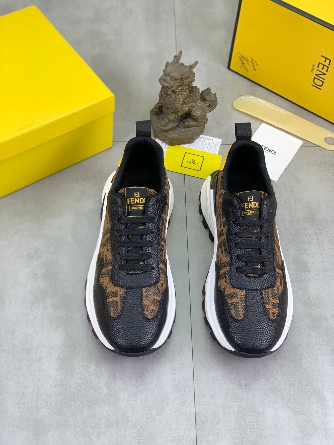 ​Men's shoes 💰P440 💰【New】Little monster 🆘 New FENDI 🕶️🕶️Simple routing effect, showing an elegant and cool driving shoe 🎬Using imported calfskin + first-layer pigskin lining🐂Excellent material🎬Detailed workmanship 🤗Comfortable foot feel➰➰. ​Pair it with any outfit to show your taste and temperament, low-key luxury ♻️Design ​simple and elegant ​noble and fashionable 🍃​Very loved and favored by trendy men 💓❤️Size: 38-44 (45 customized) 3️⃣ colors available
